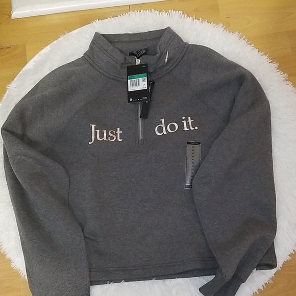 NWT-Nike Fleece Lined Cropped Pullover - Picture 4 of 7